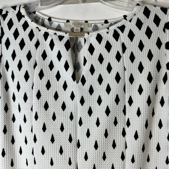 HAANI Woman Size 2X Flare Dress White Black Diamond Pattern Sleeveless Keyhole - Picture 2 of 6